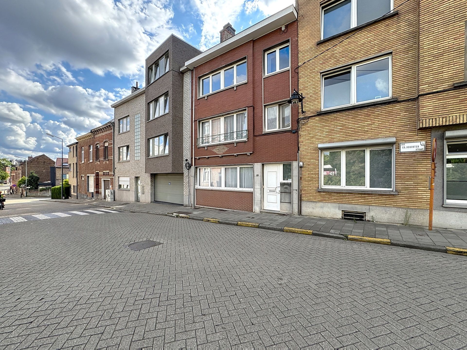 Voor een bezoek gelieve ons ENKEL per e-mail te contacteren  foto {{pictureIndex}}