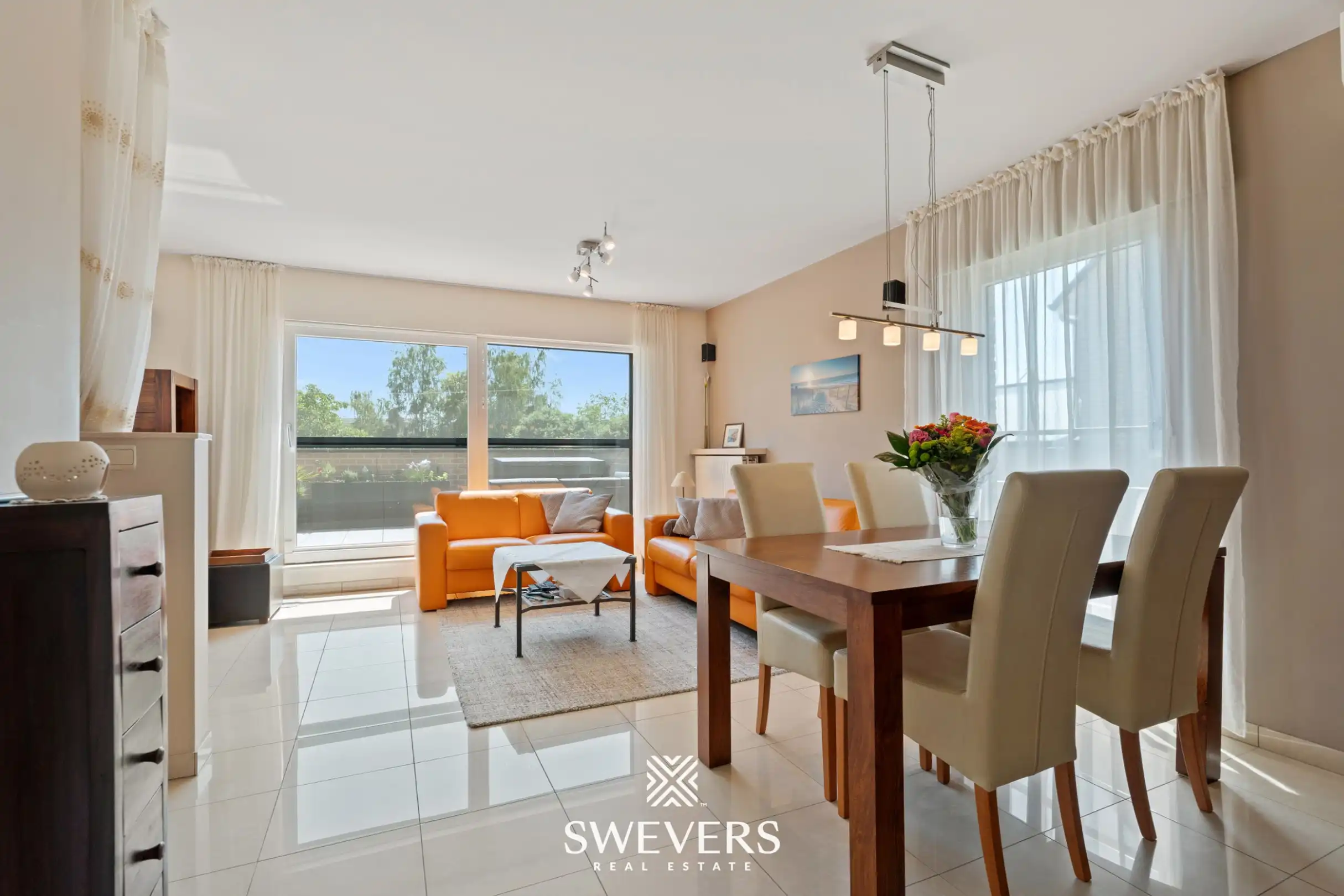 Instapklaar, lichtrijk duplex-appartement met ruim terras in hartje Helchteren foto 2