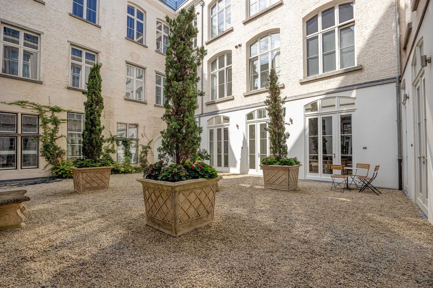 Unieke en energiezuinige stadsvilla (224m²) met fantastisch zonneterras in het hart van historisch Antwerpen – luxe, rust en boordevol karakter! foto 4
