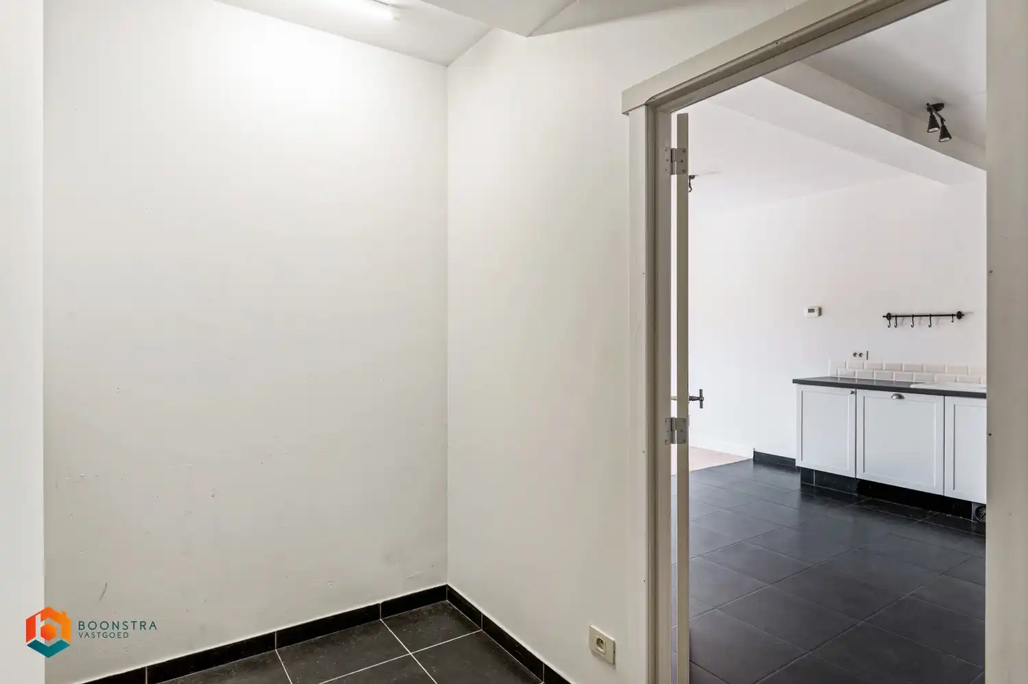 Gelijkvloers app. met terras en garagebox foto 12