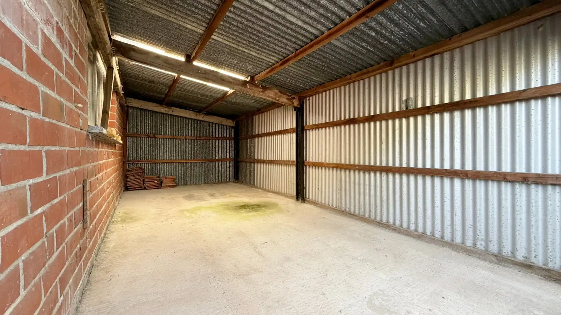 Goed onderhouden halfopen woning met 4 slaapkamers, zonnige tuin en garage. foto 15
