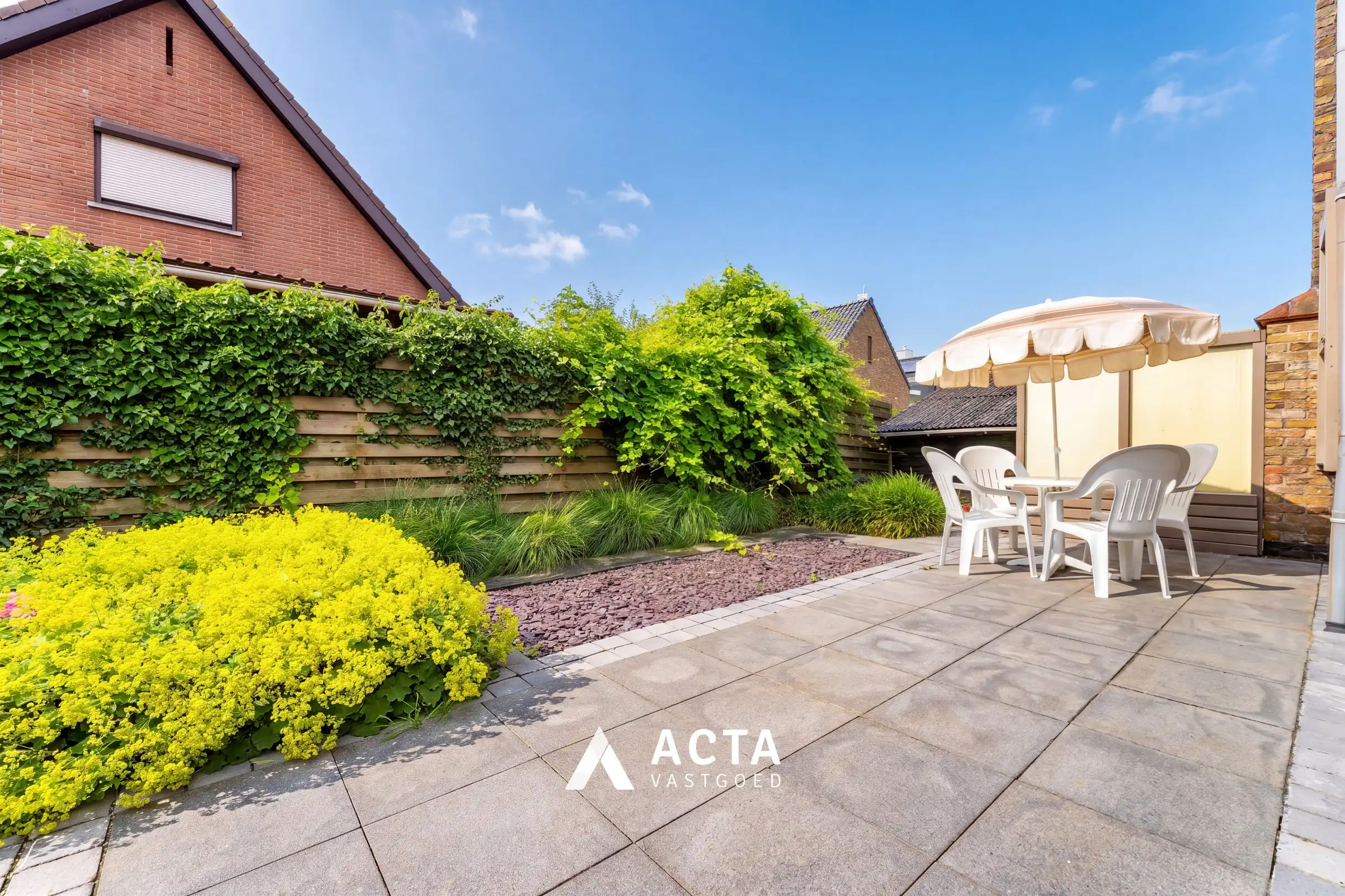 Ruime villa met zonnige tuin en garage foto 16
