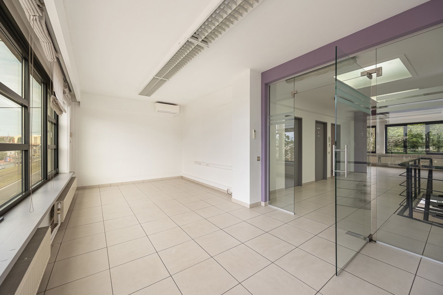 Kantoorgebouw met 2 garages en gunstig EPC nabij Antwerpen centrum en Antwerpse haven! foto 24