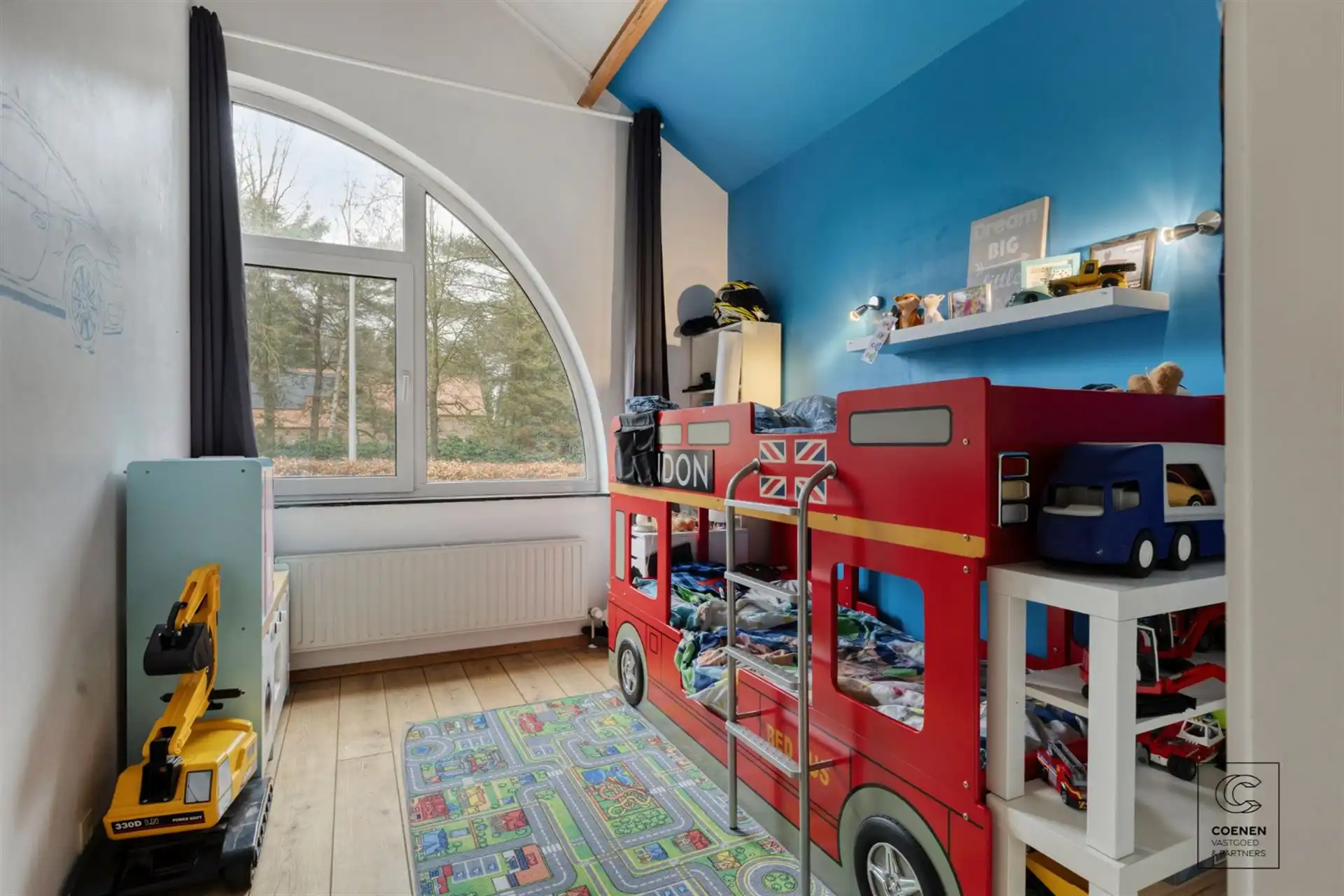 Lichtrijke en ruime villa van 338 m² met ingebouwd zwembad! foto 11