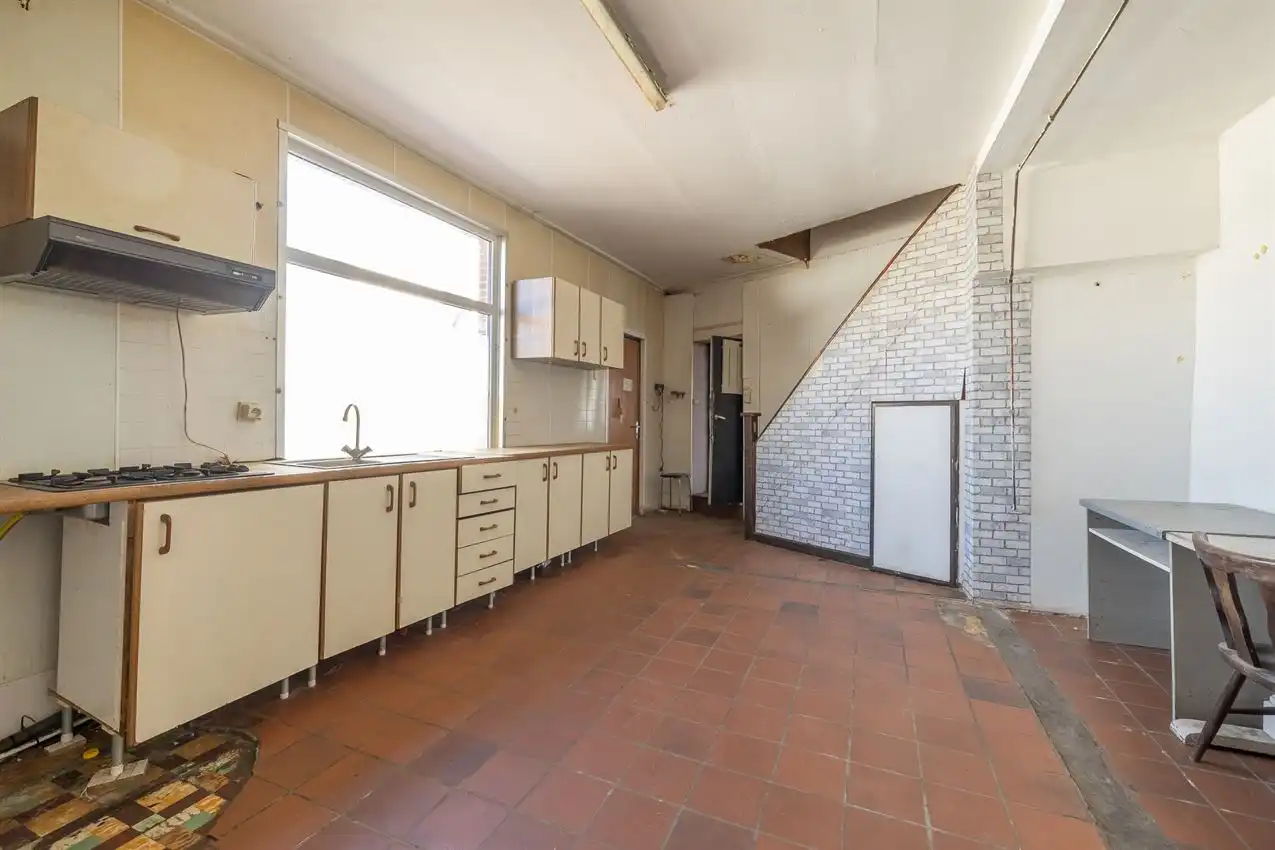 Handelszaak uiterst commercieel gelegen foto 10