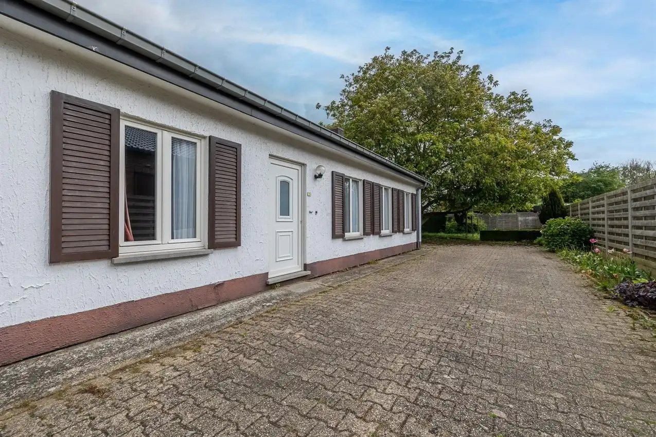 Gelijkvloers, toplocatie, prima indeling, label D, prachtige boom foto 7