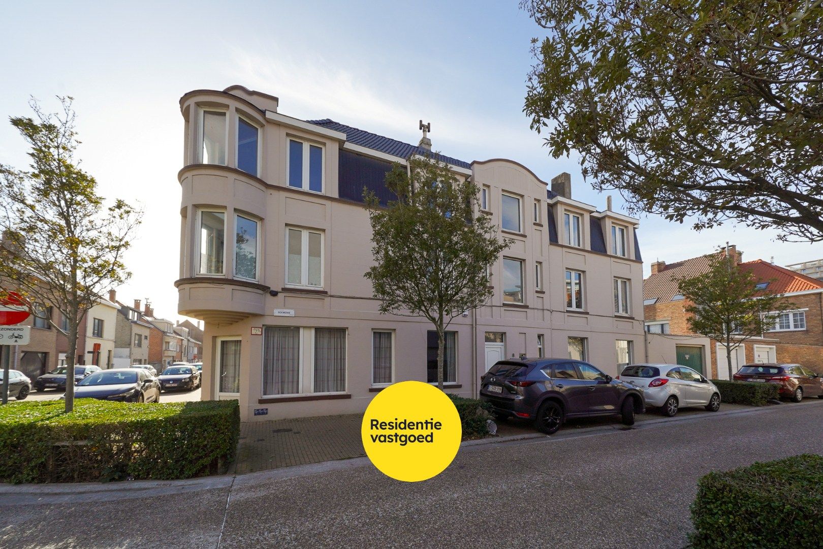 Hoofdfoto van de publicatie: Te renoveren hoekwoning met 7 slaapkamers te Mariakerke (Oostende)