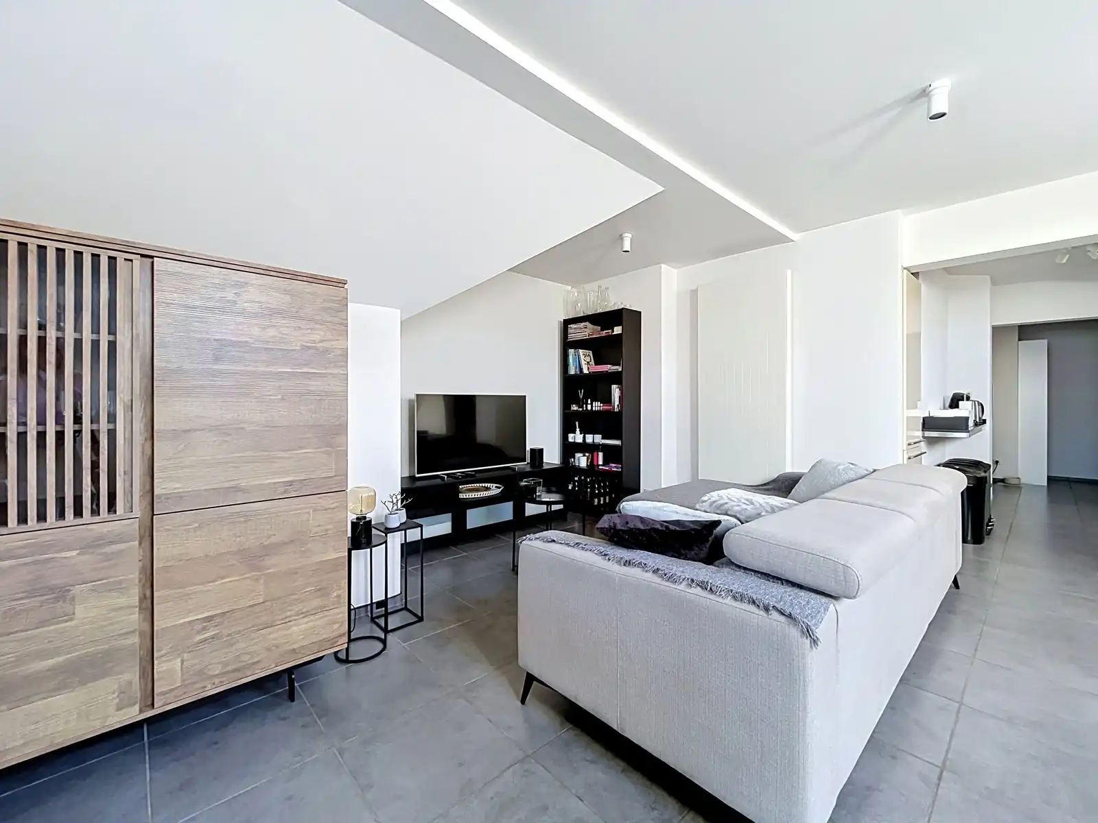 Instapklaar duplexappartement met ruim terras en parking! foto 6