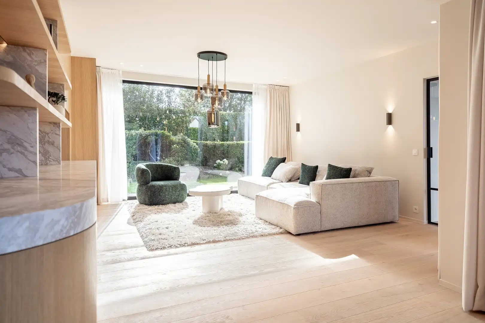 Prachtige alleenstaande villa met 5 slaapkamers gelegen in een rustige residentiële omgeving. foto 7