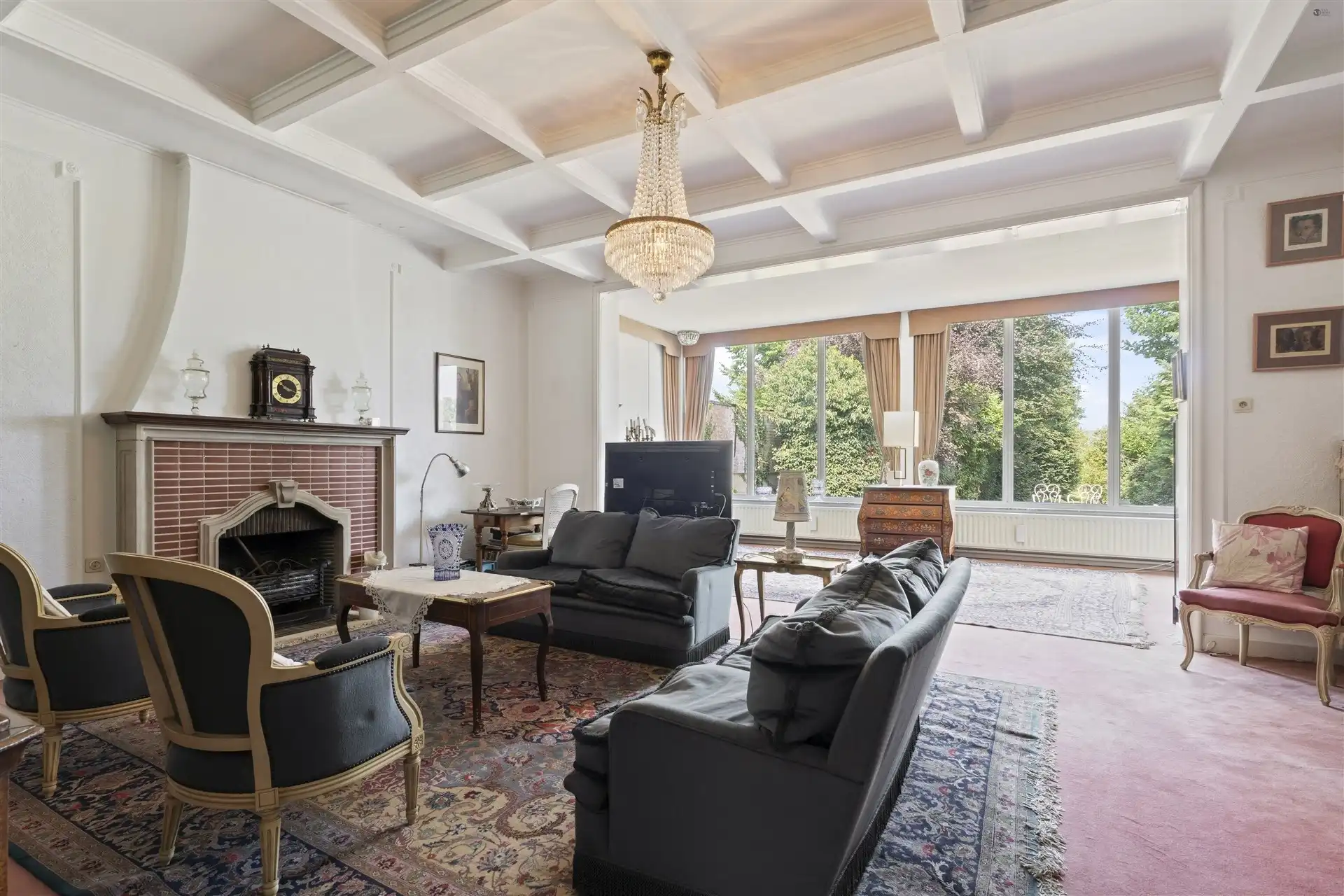 Voormalige dokterswoning, zeer unieke woning mt grote oppervlakten foto 9