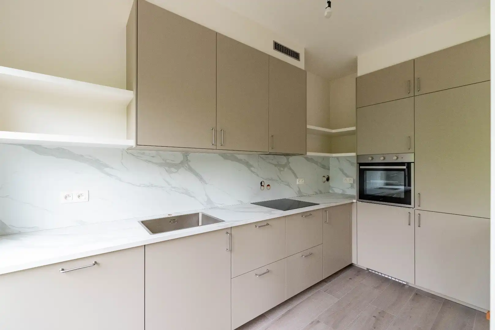 Modern gerenoveerd appartement foto 8