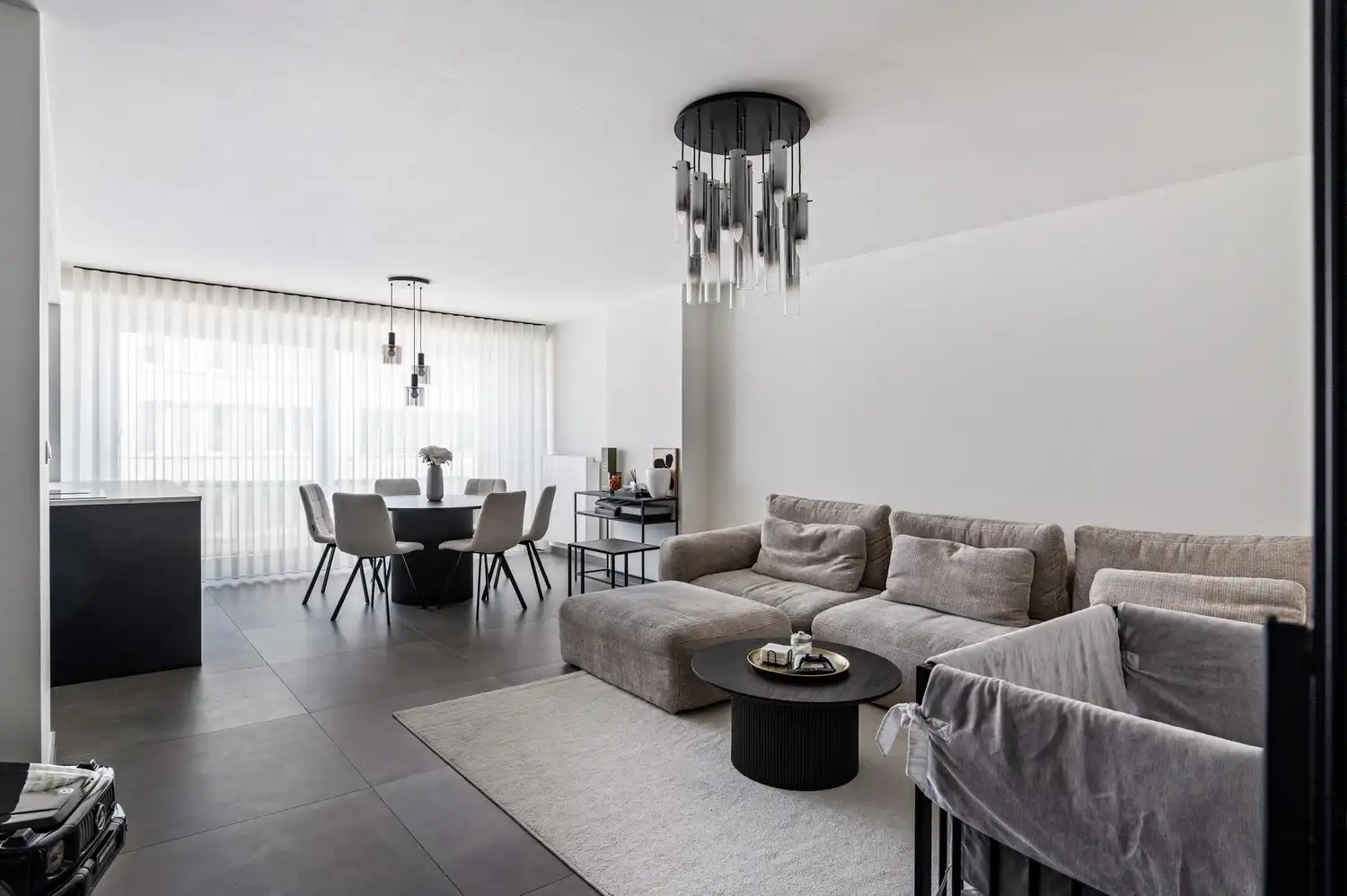 Hoogwaardig gerenoveerd appartement in Deurne! foto 4