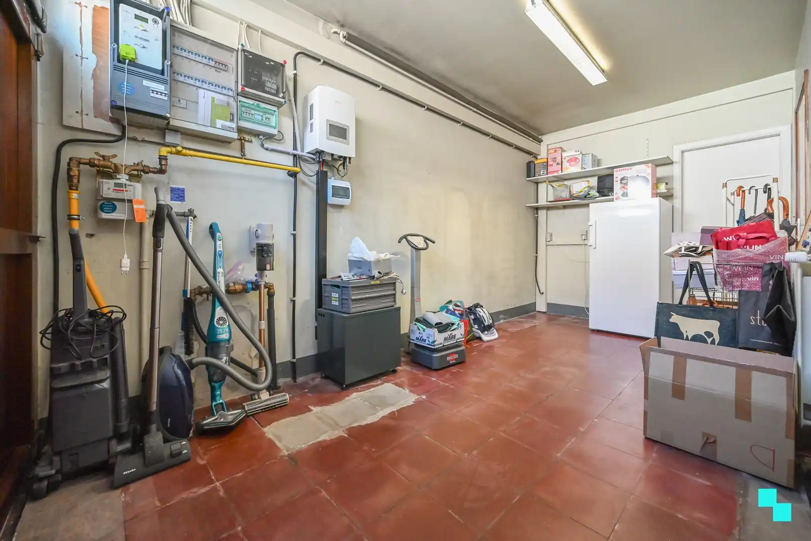 Zeer ruime woning met naastliggend interessant perceel te Izegem foto 14
