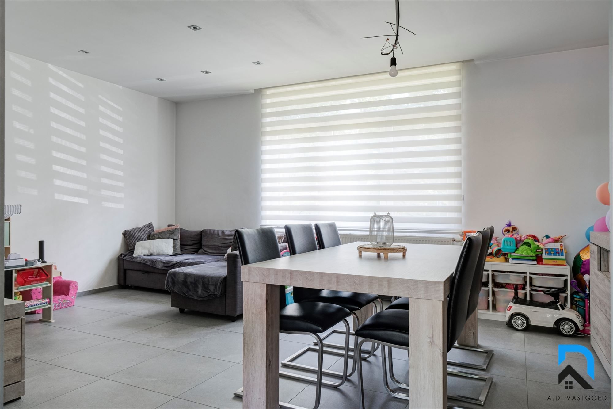 Woning met 5 slaapkamers op riant hoekperceel foto 5