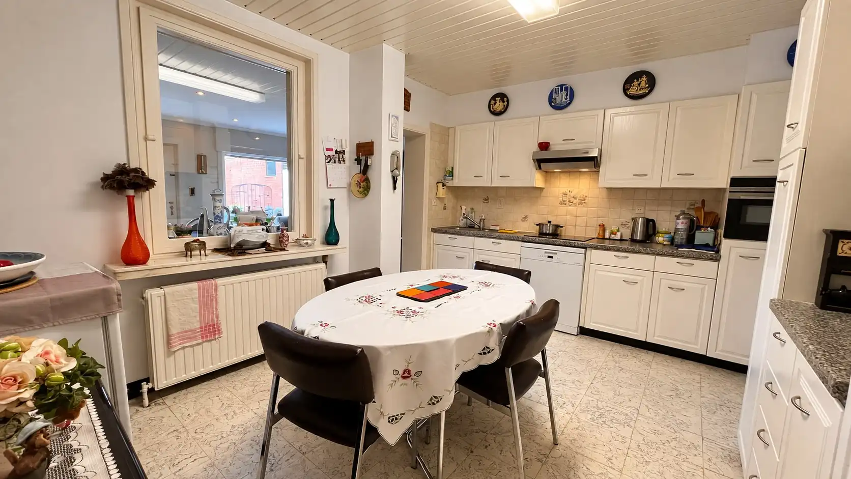 Ruime woning met 5 mogelijke slaapkamers, 2 badkamers, grote garage, ... 641 m² foto 11