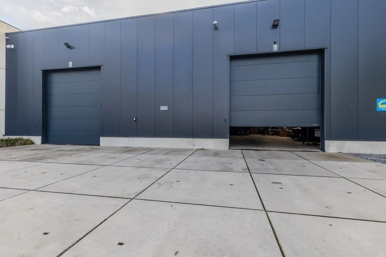 Multifunctioneel industriecomplex met woongelegenheid op topligging te Lanaken foto 9