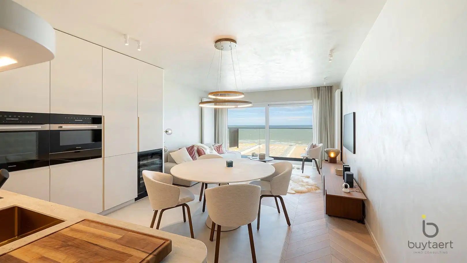 LUXUEUS GERENOVEERD & VOLLEDIG GEMEUBELD APPARTEMENT MET PANORAMISCH ZEEZICHT AAN HET RUBENSPLEIN!  foto 8