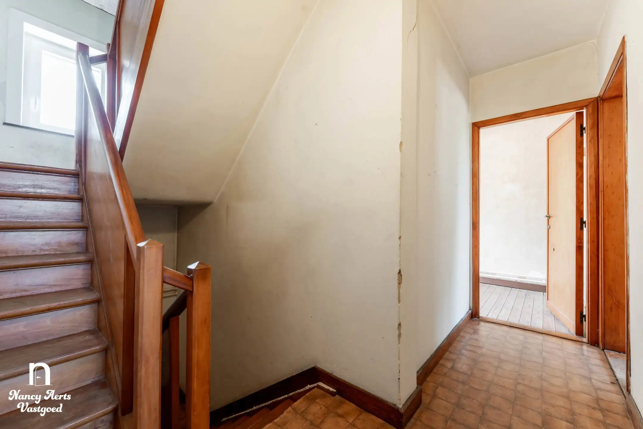 Karaktervolle renovatiewoning met tuin veel potentieel foto 8