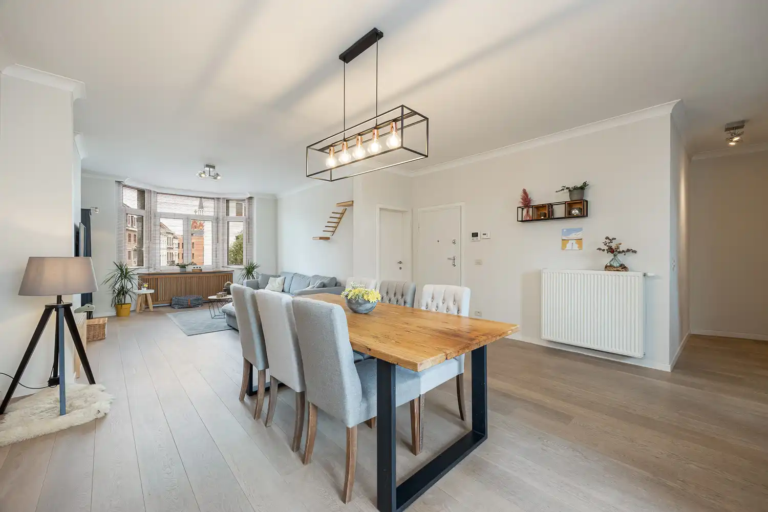 Gerenoveerd 3-slpk appartement van 130 m² met terras in Klein-Antwerpen foto {{pictureIndex}}