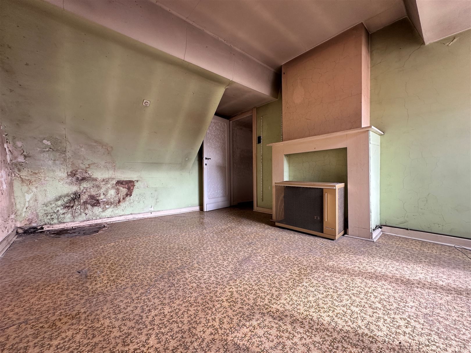 Te renoveren woning met potentieel gelegen in het landelijke Wichelen foto 10