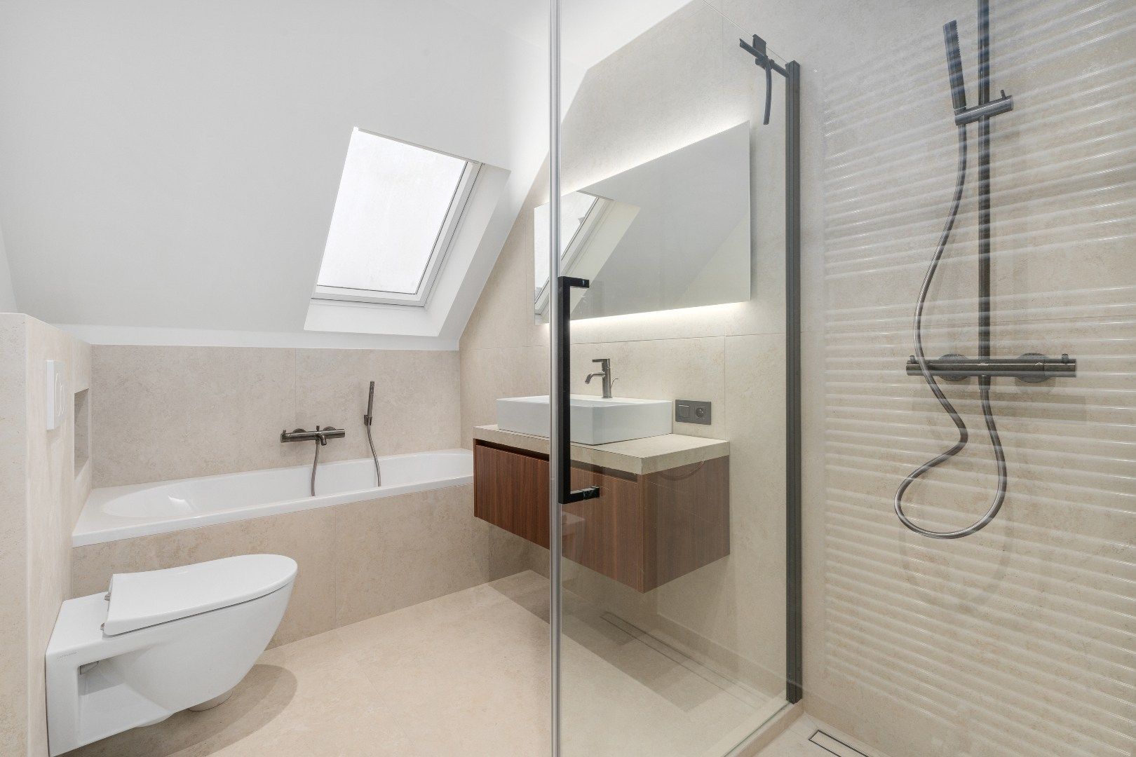 Uiterst charmante halfopen bebouwing met weidse zichten op een perceel van 2012m²  foto 35