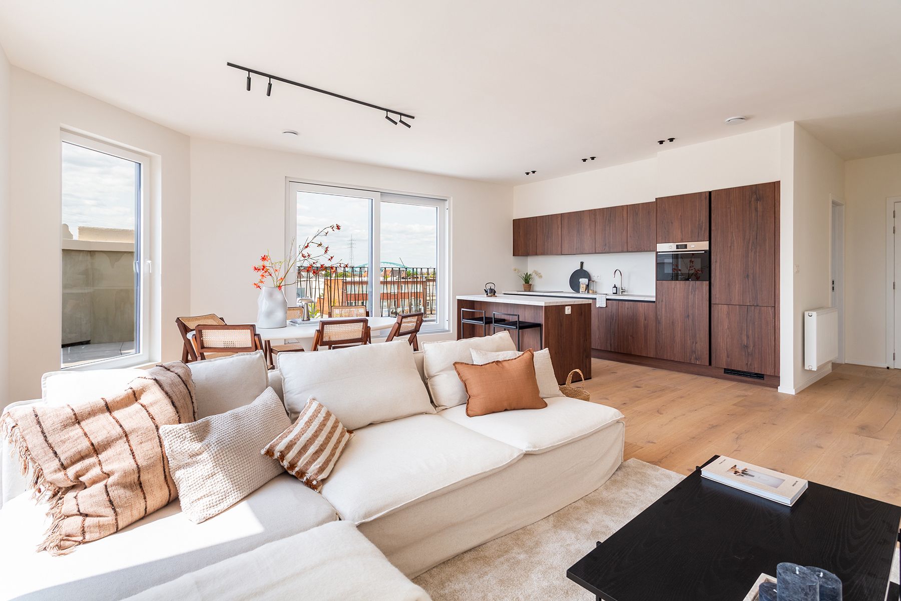 Luxueus gerenoveerde penthouse met riant zonneterras  foto {{pictureIndex}}