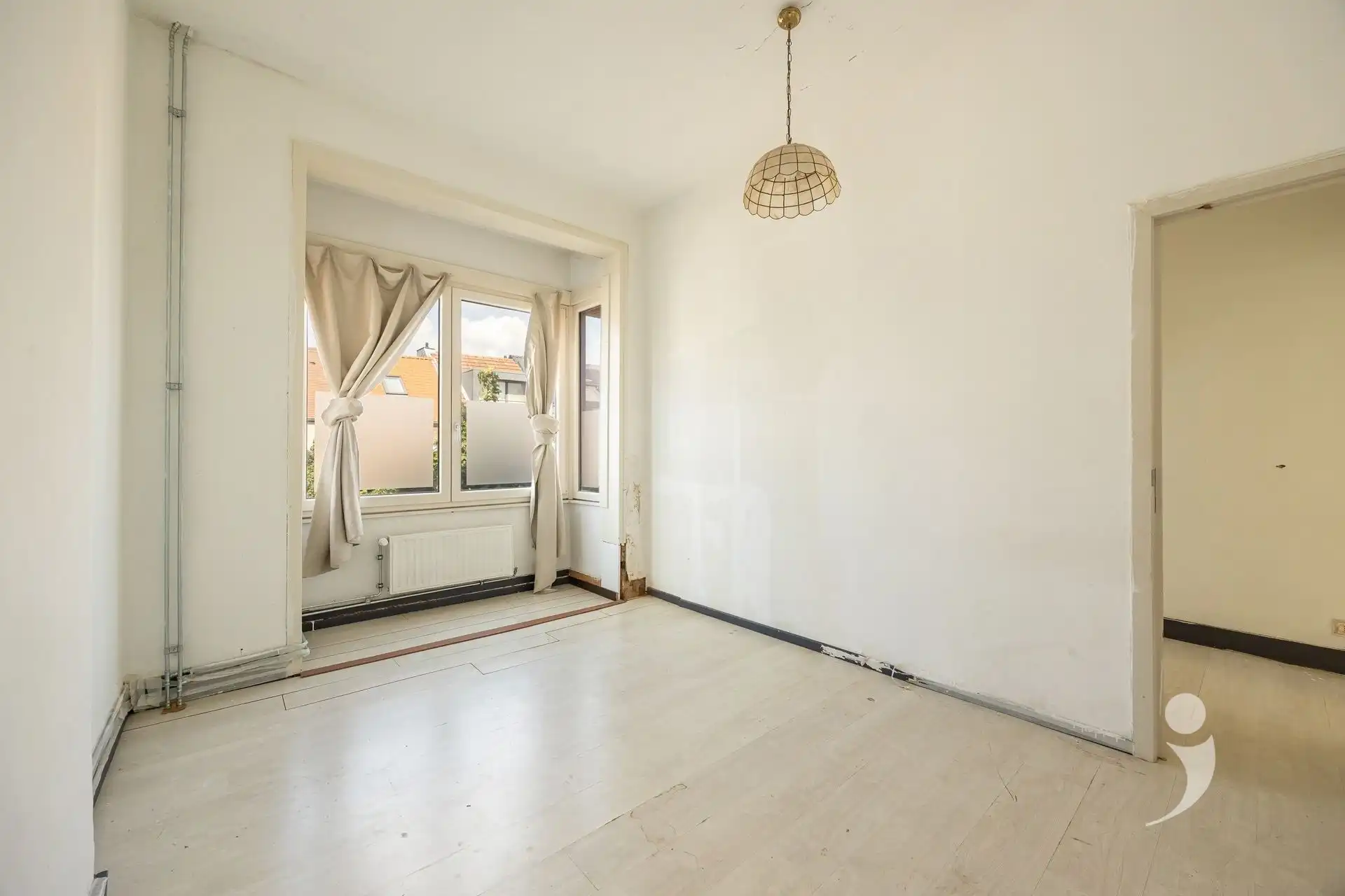 Op te frissen rijwoning met veel karakter (en garage) foto 13