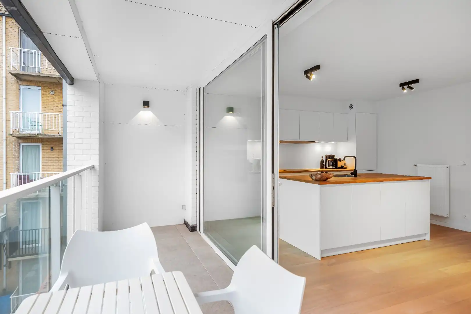 Ruime triplex ( BEN-woning) gelegen vlakbij de Lippenslaan en Zoutelaan op wandelafstand van de Zeedijk. foto 2