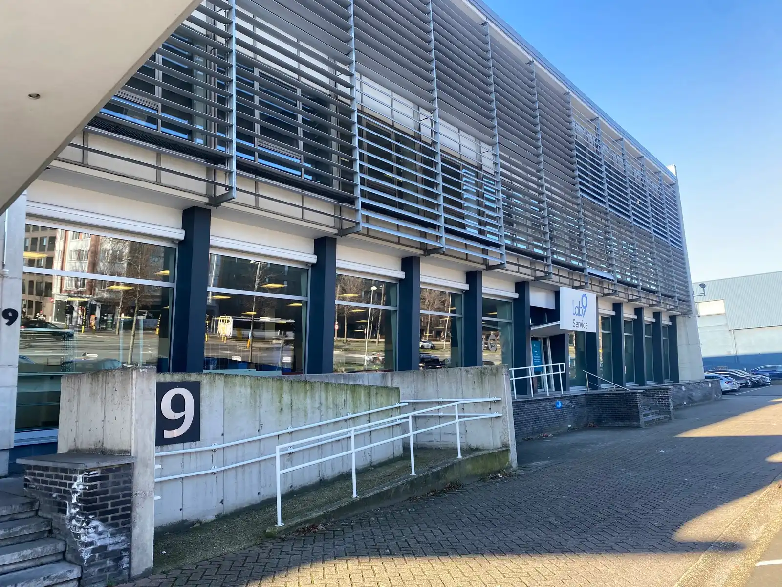 Toonzaal & magazijn te huur – Noorderlaan Antwerpen foto {{pictureIndex}}