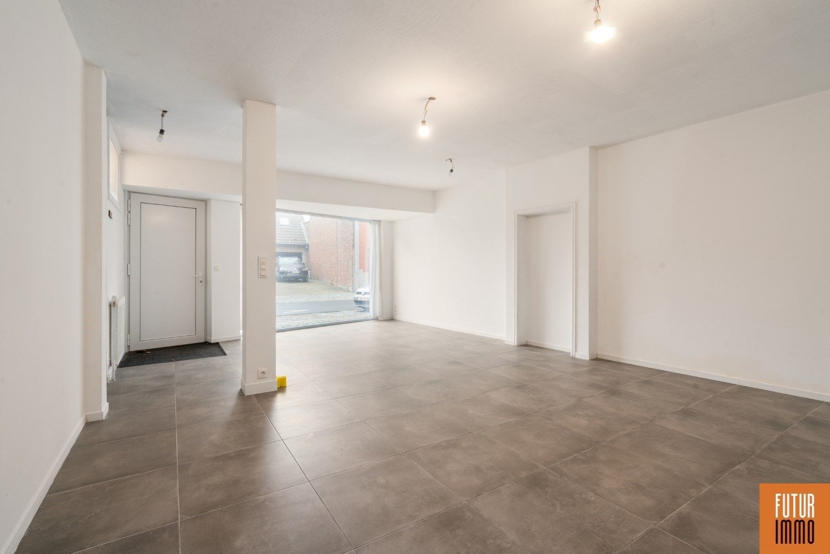 Woning met garage aan Kerkplein foto 3