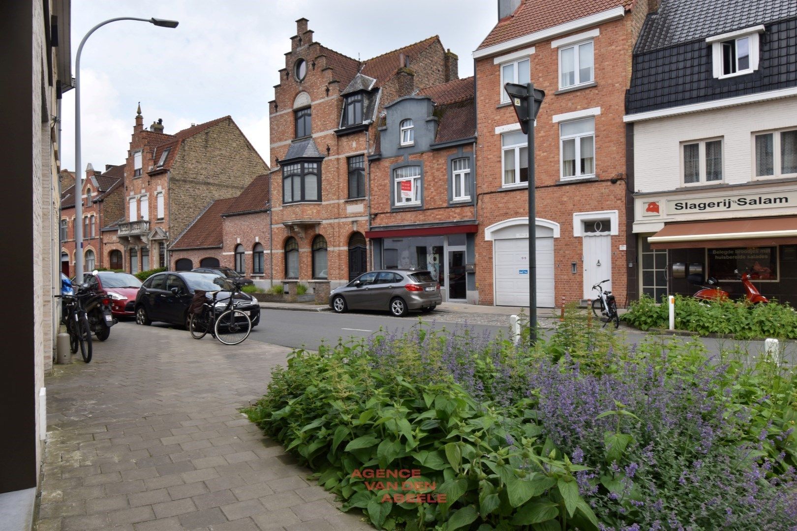 Te renoveren woning met commerciële ruimte en 3 slaapkamers  foto 3