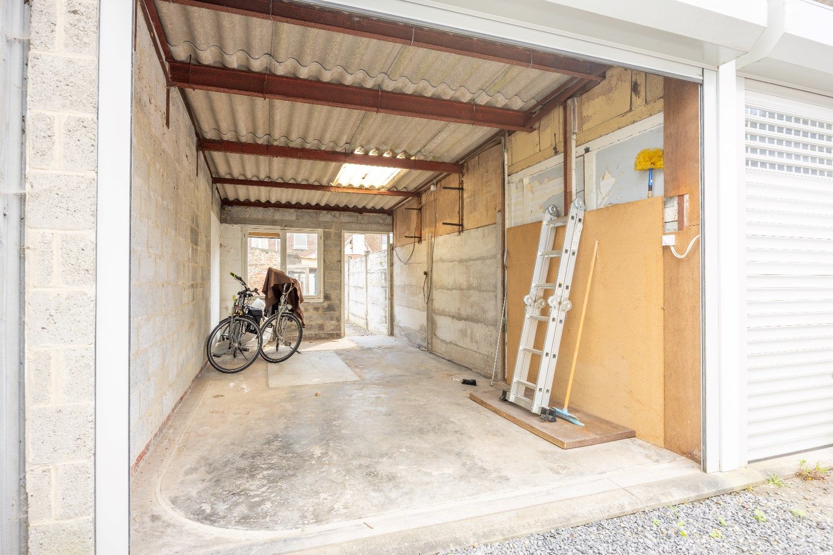 Woning met garage en uitweg foto 9