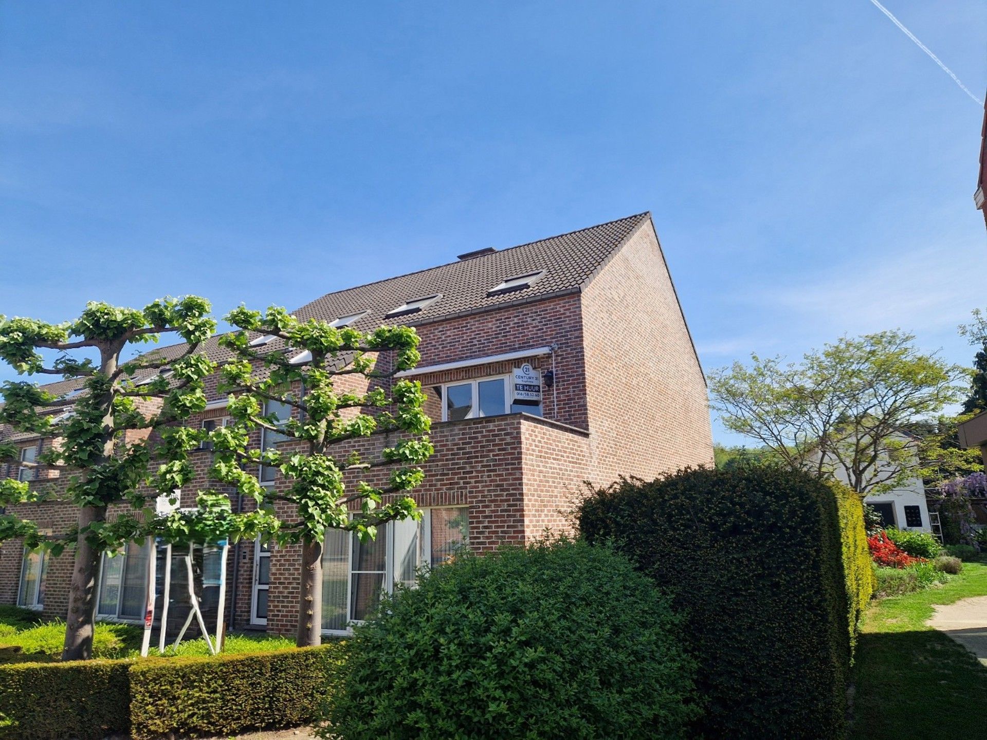 Duplex-appartement met drie slaapkamers en garage foto {{pictureIndex}}