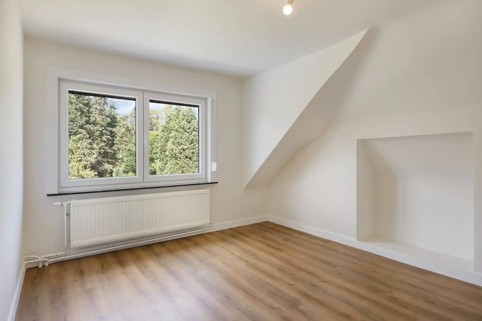 Gerenoveerde woning met 3 slpks, ruime tuin en inpandige garage in Tessenderlo-Ham ! foto 14