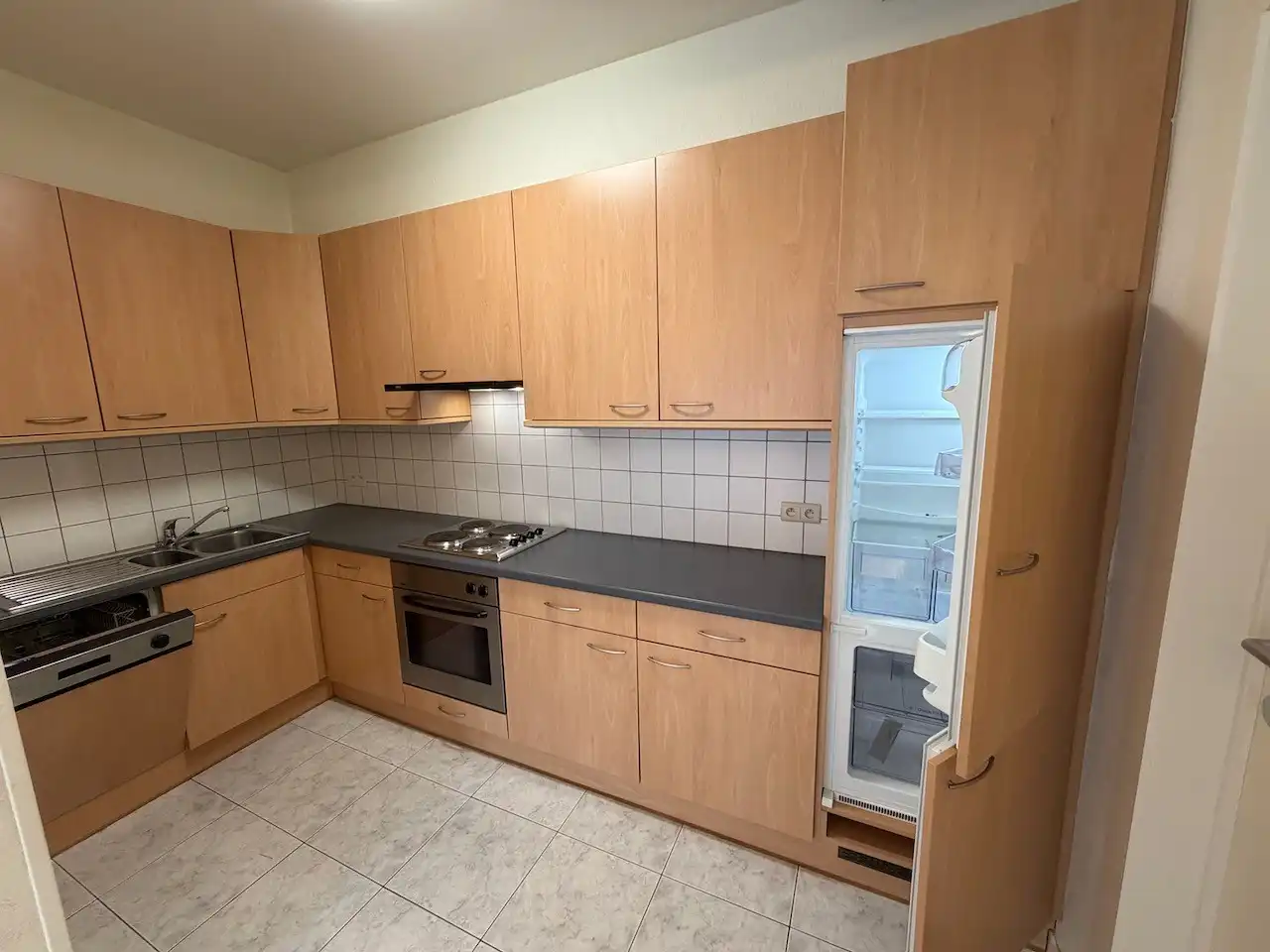 Genk, Keinkesstraat 20 bus 3: Rustig gelegen gelijkvloers appartement met 1 slaapkamer en garage. foto 3