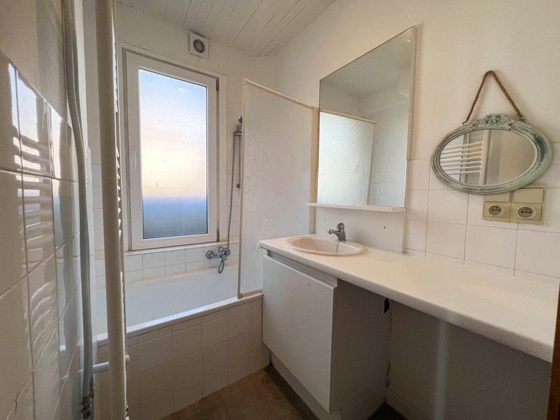 Instapklaar 1-slaapkamer appartement vlakbij de zeedijk van Westende! foto 4