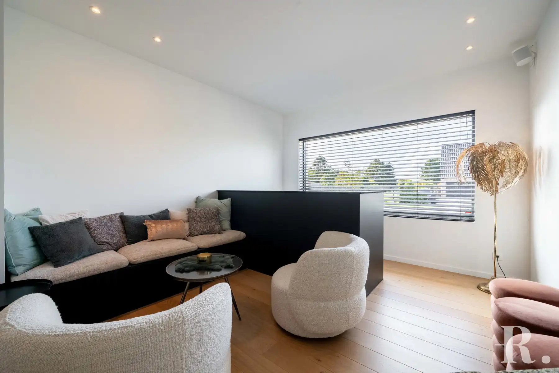 Instapklare woning met alle luxe en zwembad op goede locatie foto 5