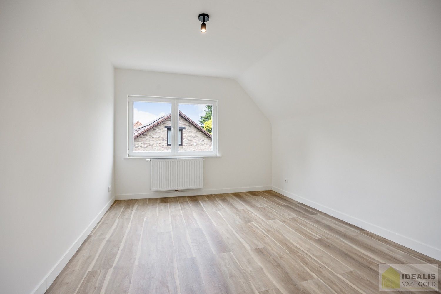 PRACHTIG GELEGEN EN INSTAPKLARE VILLA IN NIEUWBOUWSTAAT! foto 30
