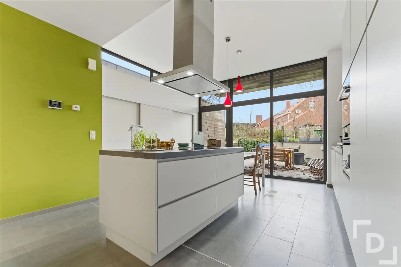 Gerenoveerde woning met huislift op toplocatie in Ieper. foto 8