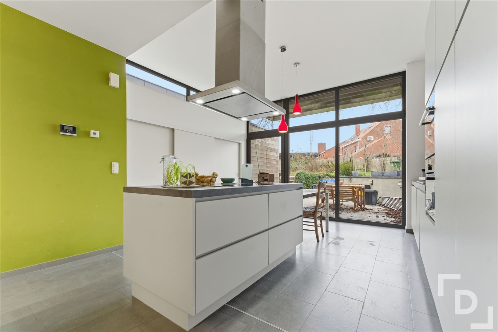 Gerenoveerde en duurzame woning met huislift te koop op toplocatie in Ieper. foto 8