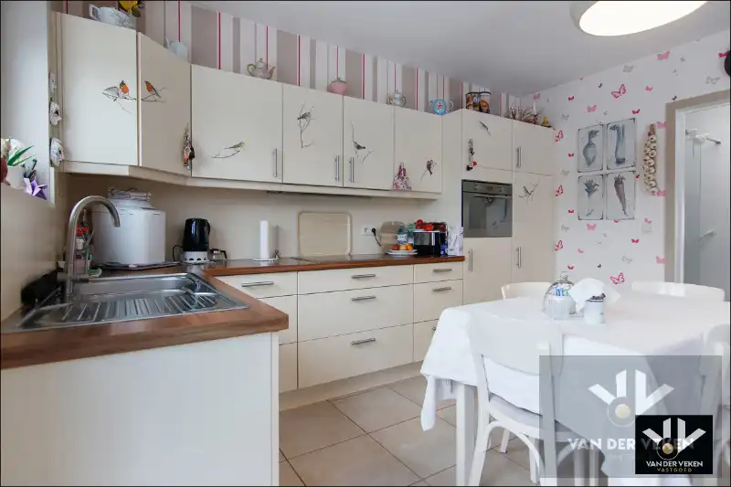 Rustig gelegen, goed onderhouden, instapklare en energiezuinige woning met veel licht en ruimte foto 5