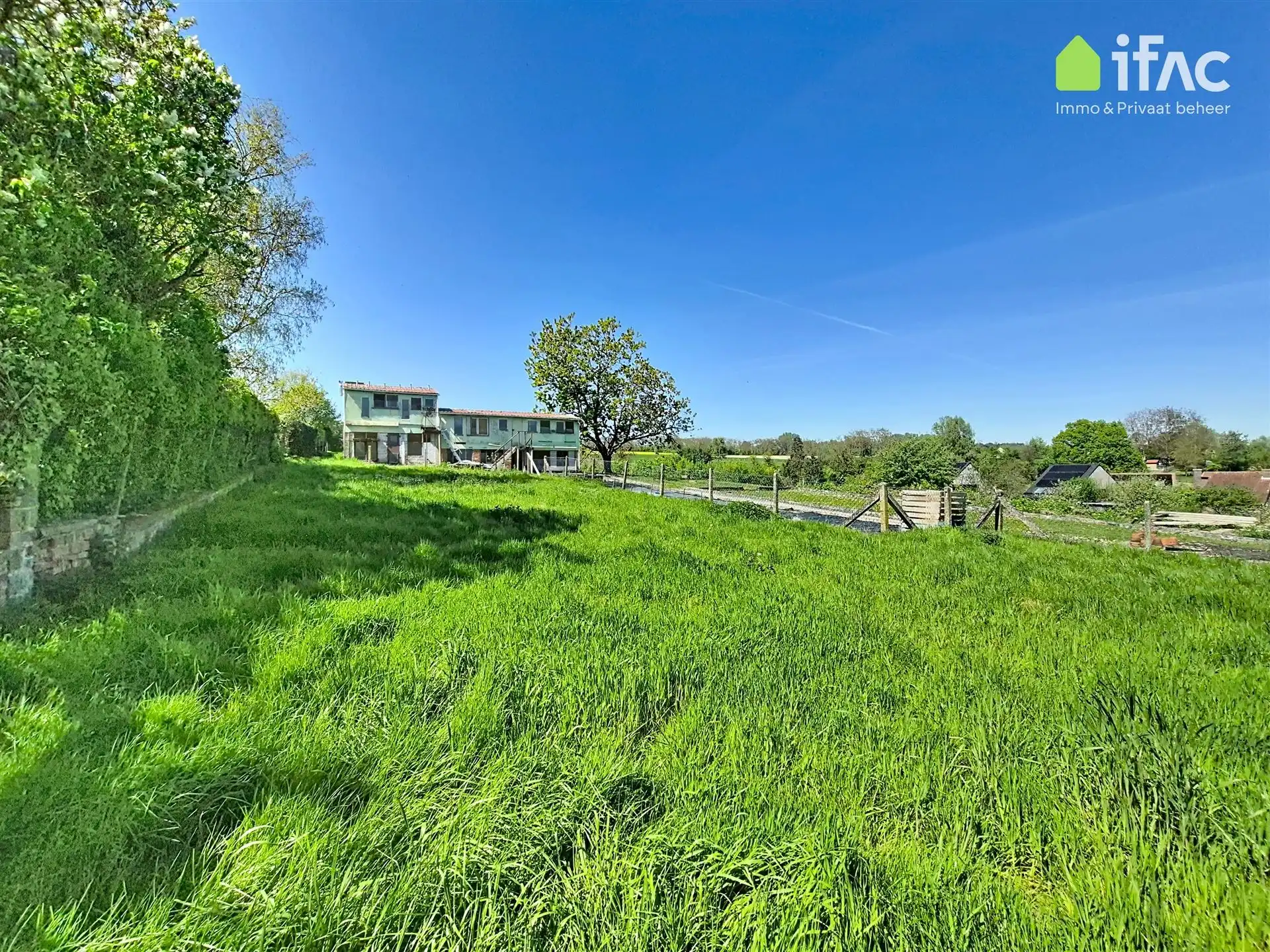 Te renoveren woning met recente ruime loods  foto 18