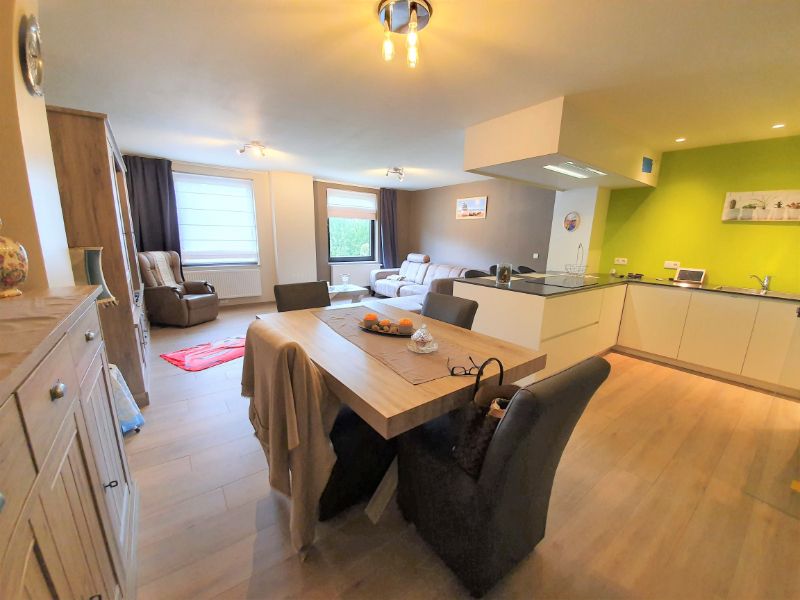 Bemeubeld 2 slpk-appartement (+-100m²) in hartje Geel met autostaanplaats en kelderberging foto 4