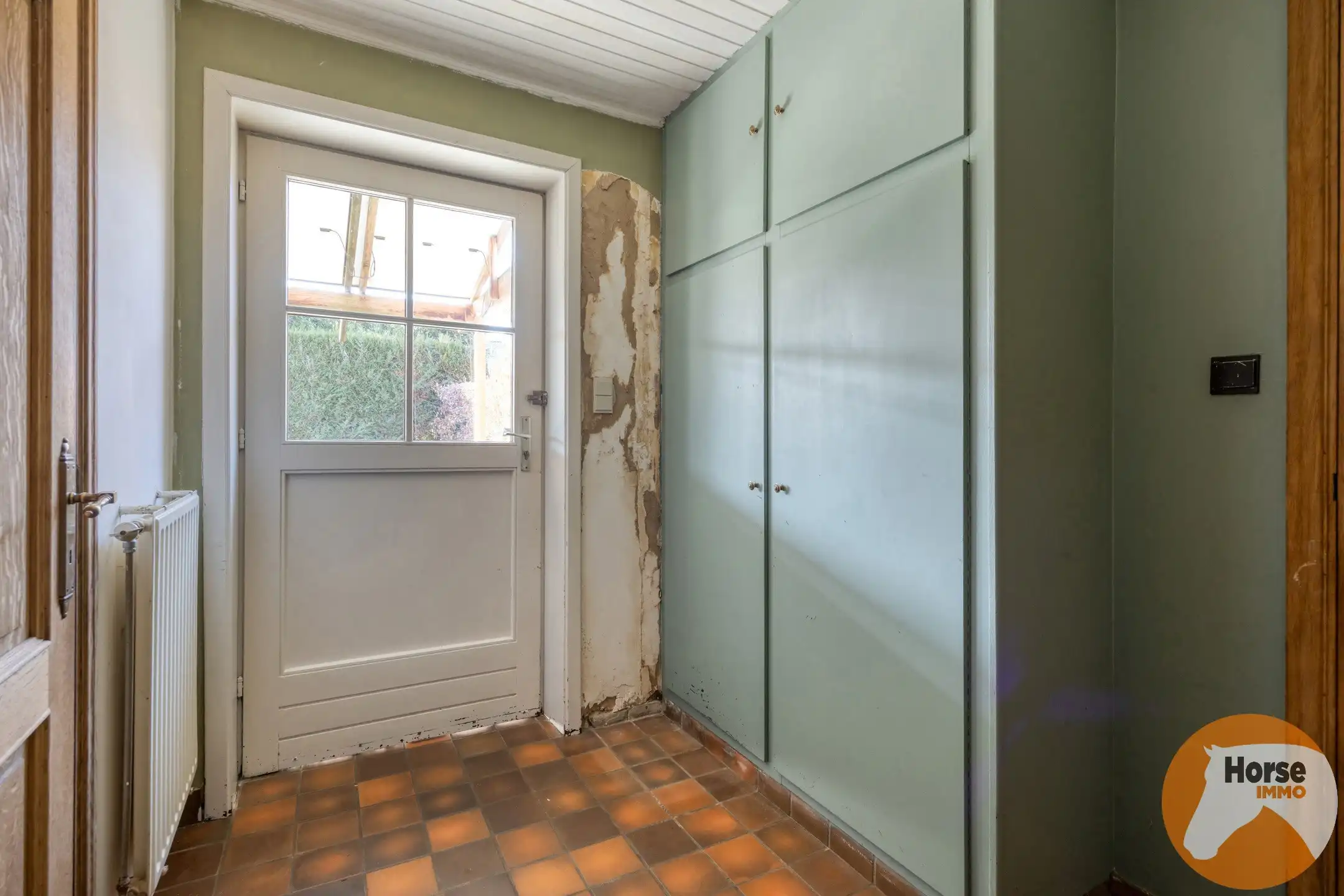 LOKEREN - Ruime, te renoveren woning met opslagmogelijkheden foto 24