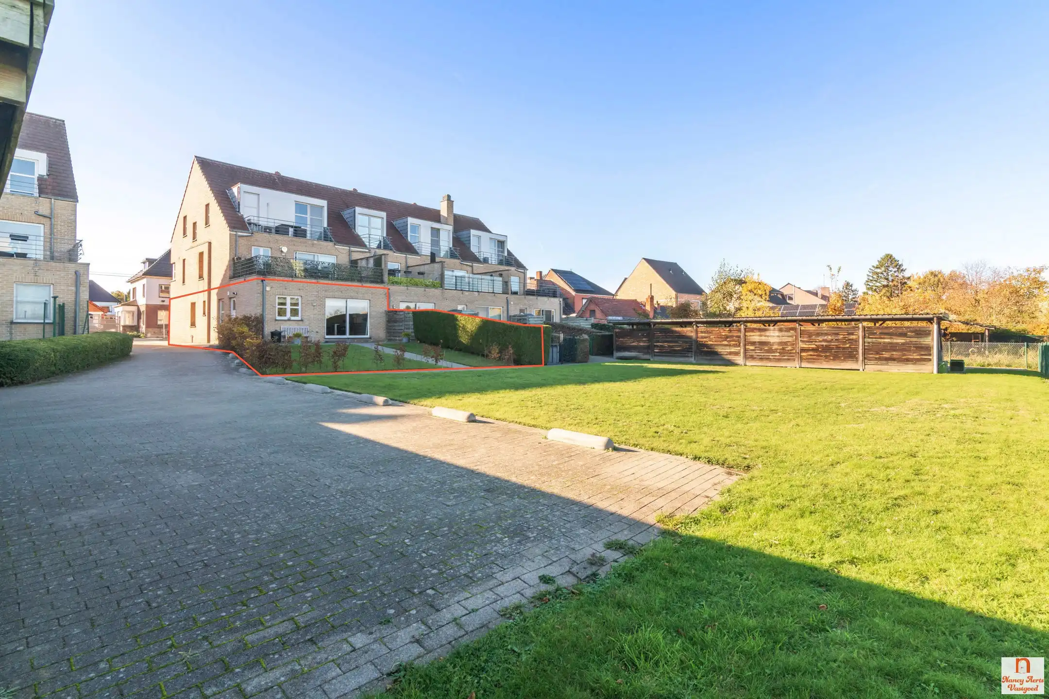 Gelijkvloers appartement met aparte ingang en privétuin foto 28