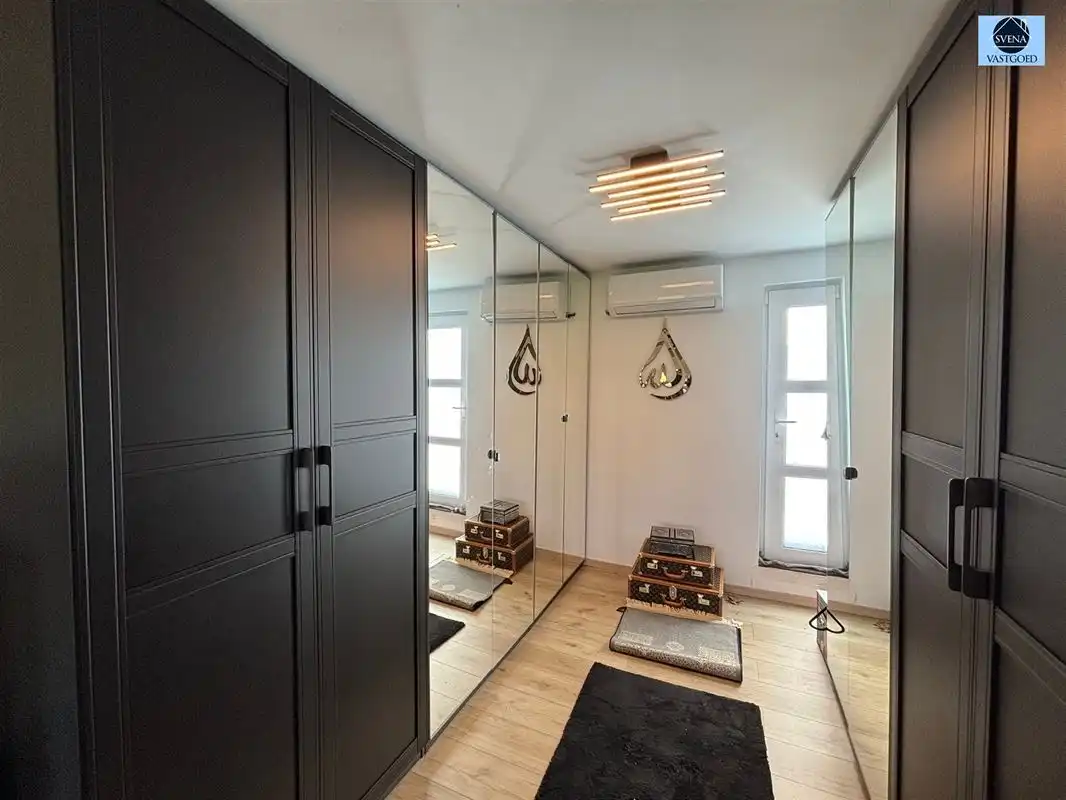 GERENOVEERDE HOB MET GROTE TUIN EN 2 GARAGES foto 11