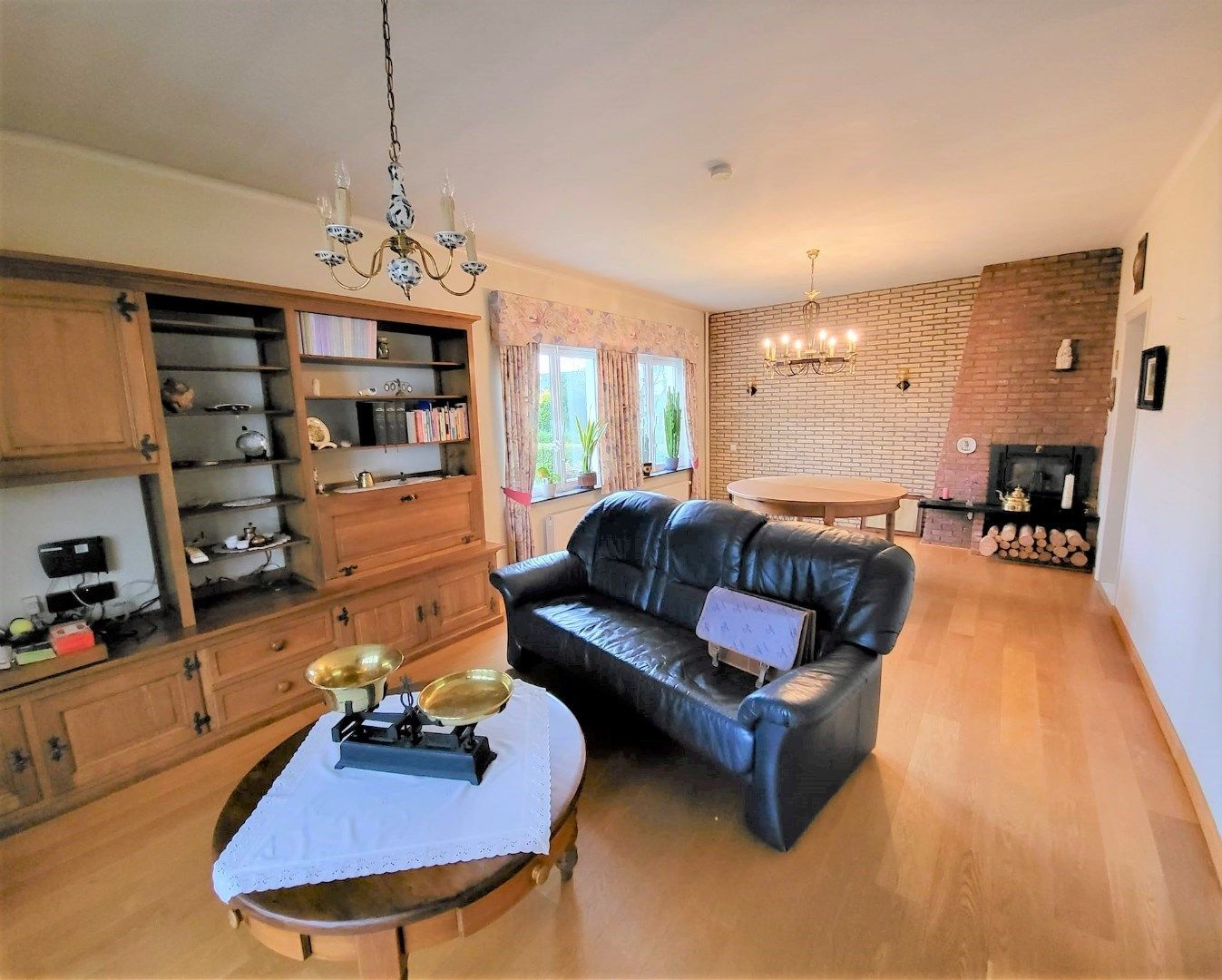 Halfopen bebouwing met garage en schitterende tuin. foto 8