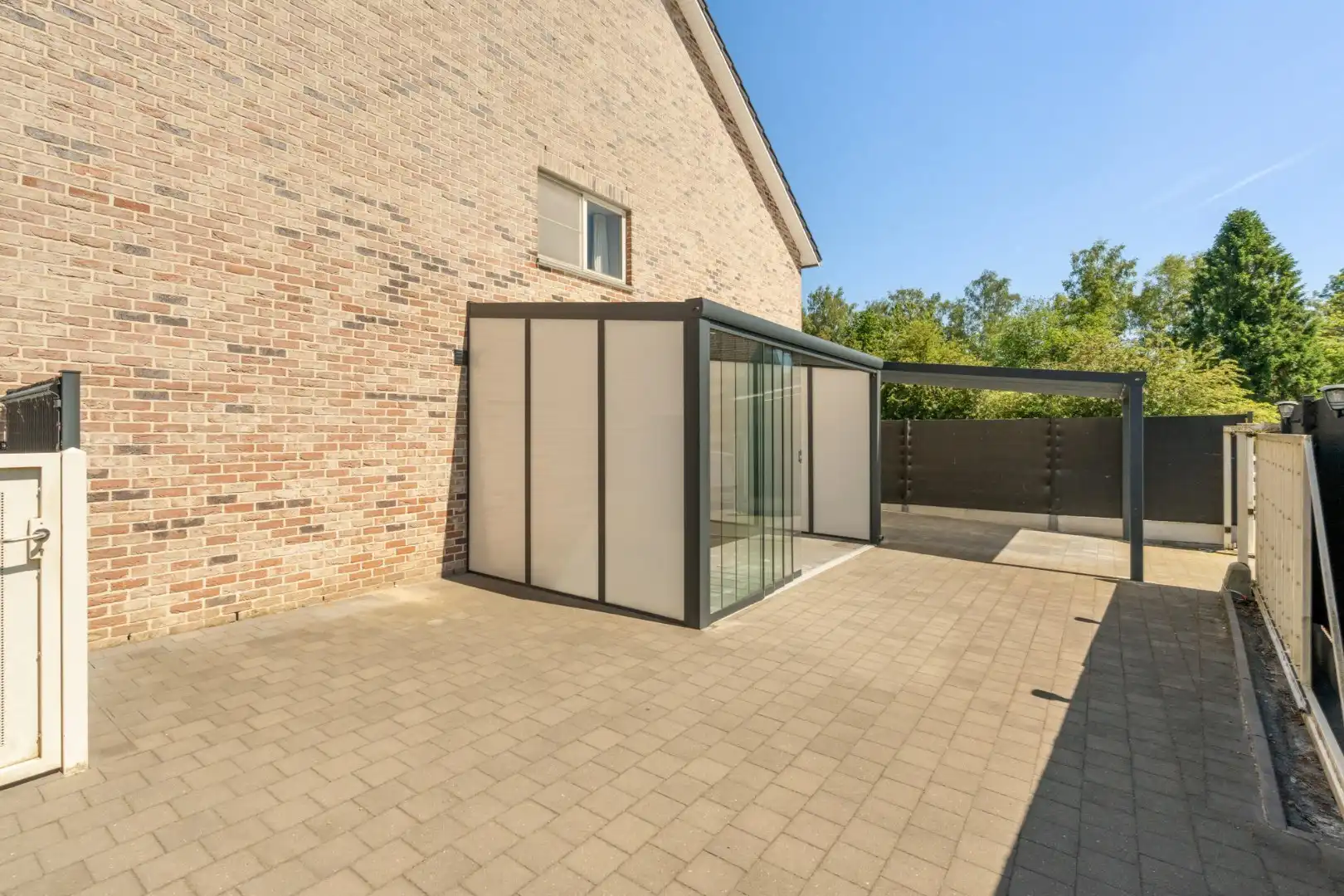 Comfortabele ruime gezinswoning,  B-label - 4 slpk en aangename buitenbeleving - carport. foto 6