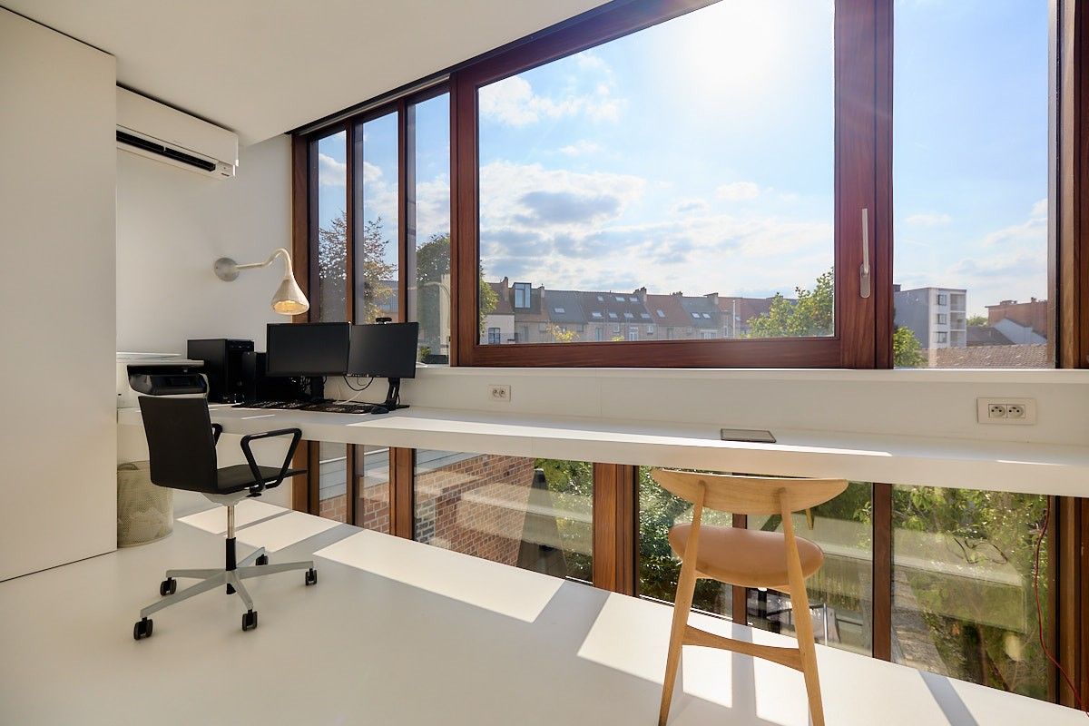 Buitengewone interbellum architecten-burgerwoning met tuin die omgevormd werd tot een hedendaagse luxueuze concept-woning. foto 4