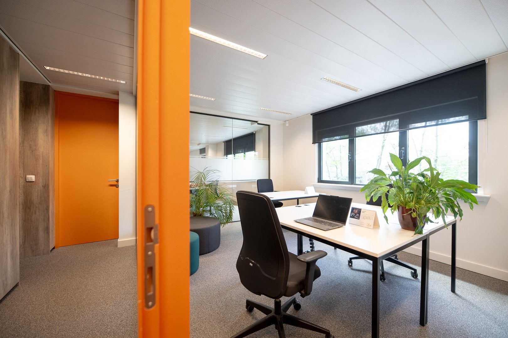 Compleet uitgeruste kantoorruimtes op de Brechtsebaan! foto 16